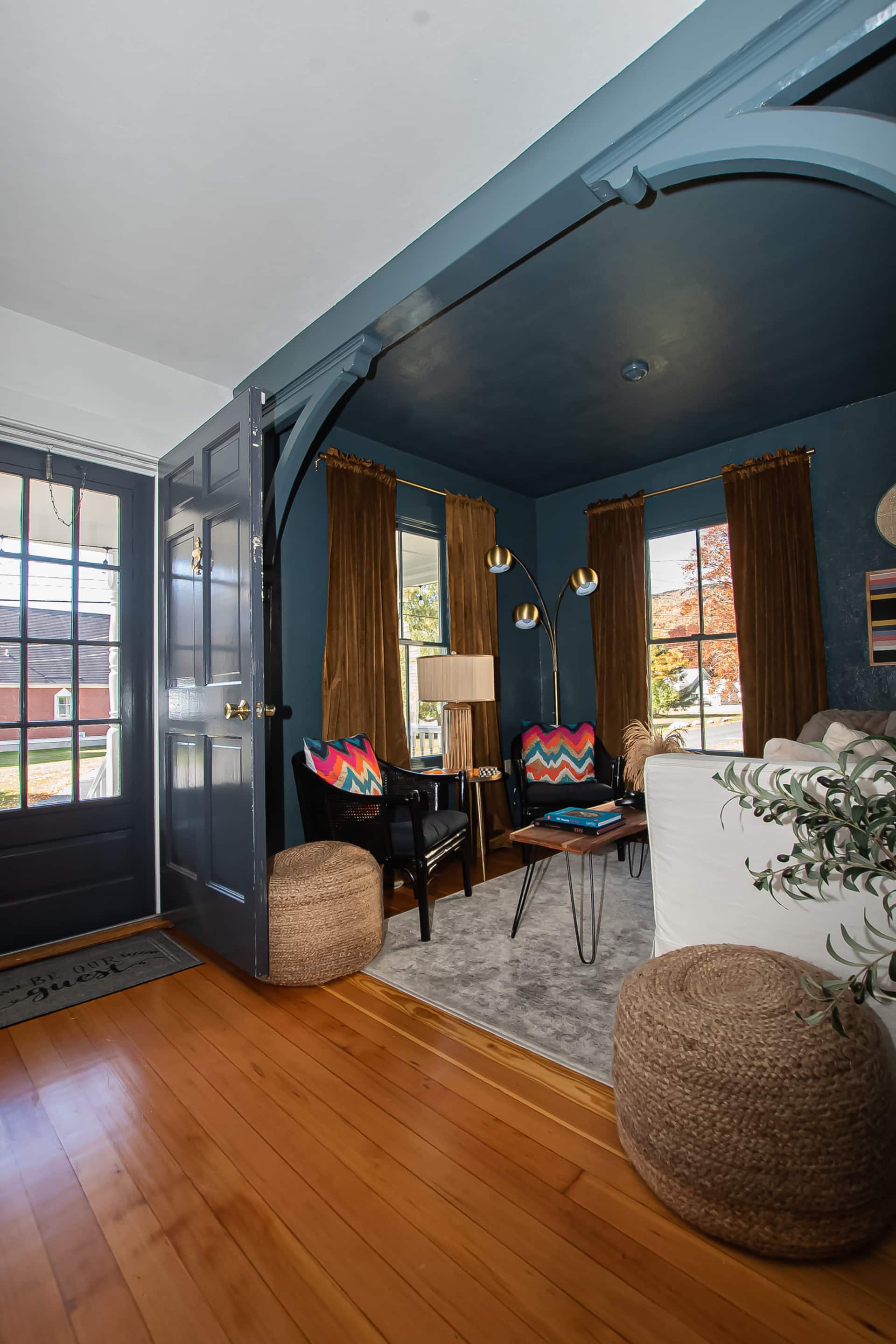 Original mouldings and dark painted walls